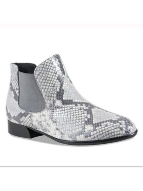 Munro Snake Print Chelsea Ankle Booties Boots White Gray Water Resistant Sz 8